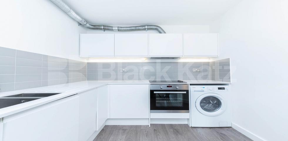 			3 Bedroom, 1 bath, 1 reception Apartment			 SPRINGFIELD HOUSE LOFTS-TYSSEN STREET, DALSTON/HAGGERSTON